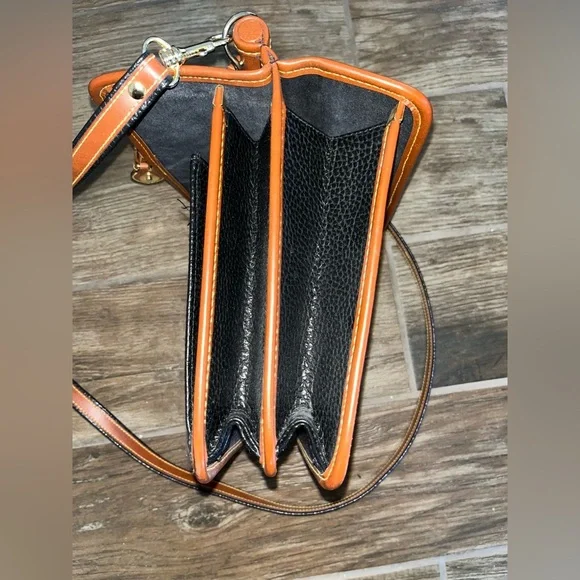 Dooney & Bourke 80’s Vintage Pebbled Leather Shoulder Bag - Picture 5 of 6